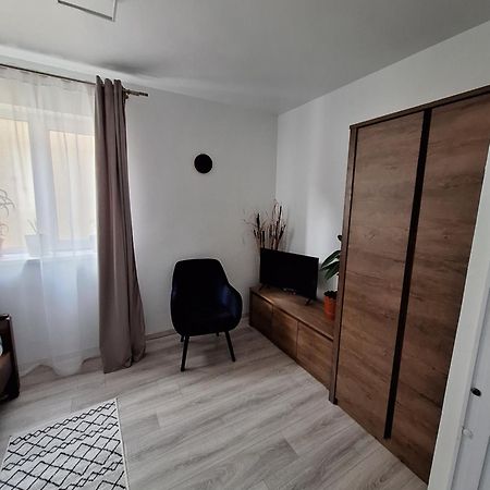 Miha'S Apartament Sulina Bagian luar foto